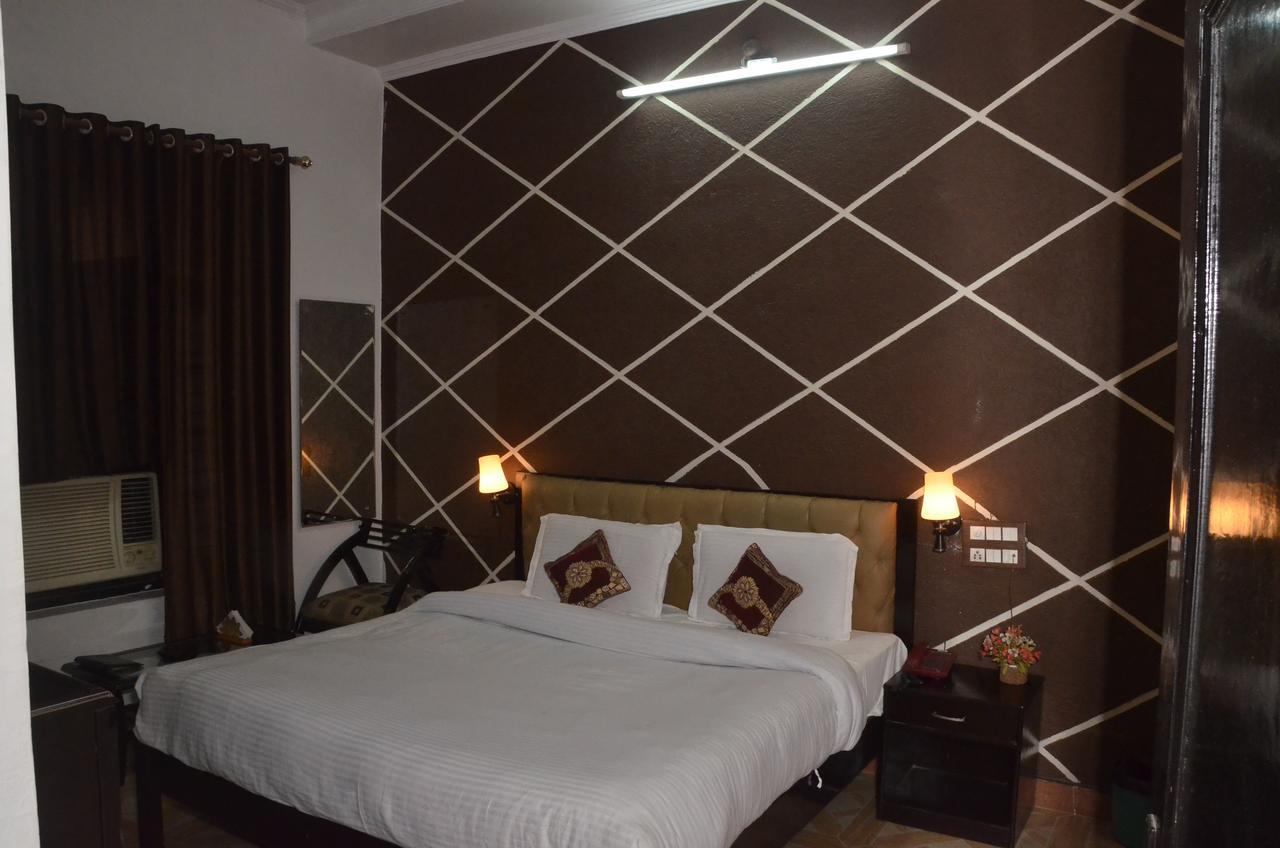 Hotel Royal Classic Bareilly Esterno foto