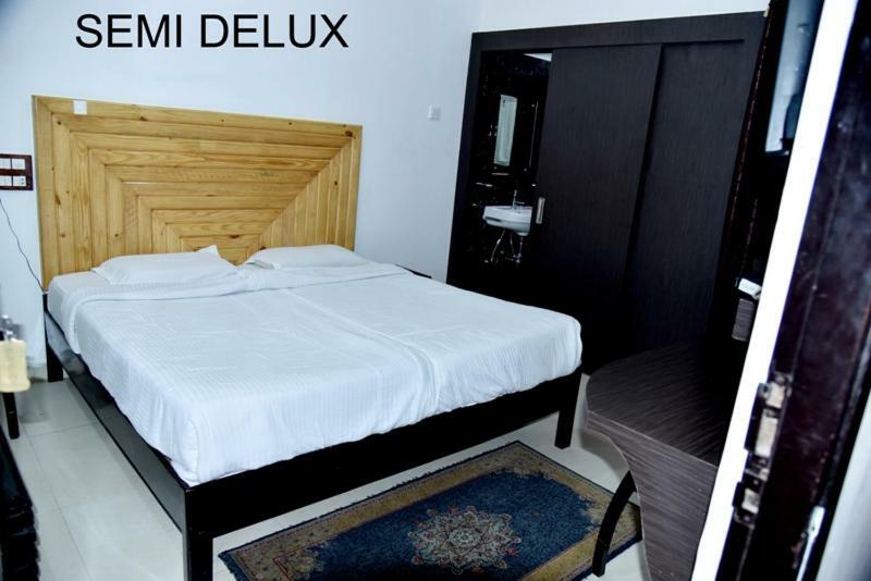 Hotel Royal Classic Bareilly Esterno foto