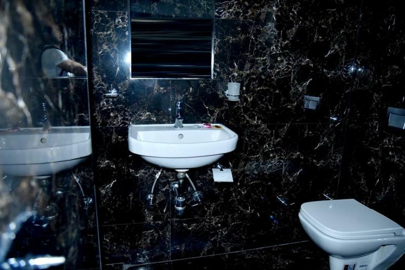 Hotel Royal Classic Bareilly Esterno foto