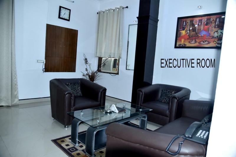 Hotel Royal Classic Bareilly Esterno foto