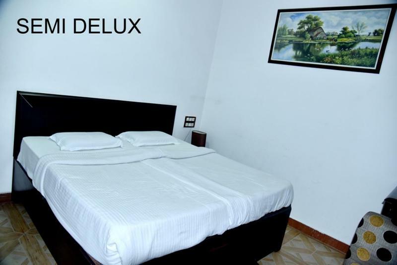 Hotel Royal Classic Bareilly Esterno foto